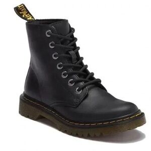 Dr. Martens Luana Smooth Leather Lace Up Boots // Women's 9 // Black